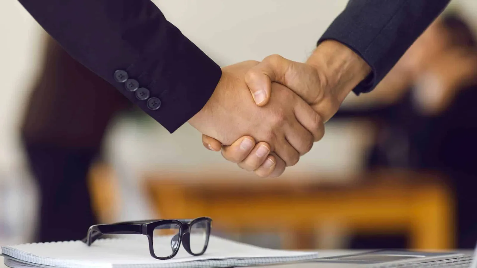 Independent SOLINK advisor reviewing an EPC tender submission